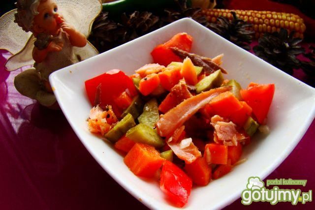 Sałatka marchewkowa z łososiem  Sałatka marchewkowa z łososiem