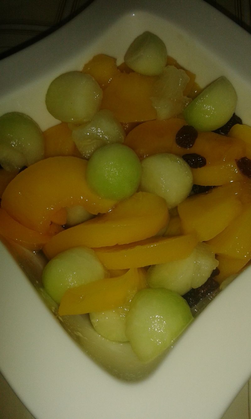 Sałatka melonowo – brzoskwiniowa Sałatka melonowo – brzoskwiniowa