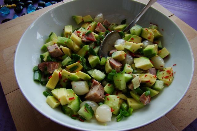 Sałatka miejska z awokado 