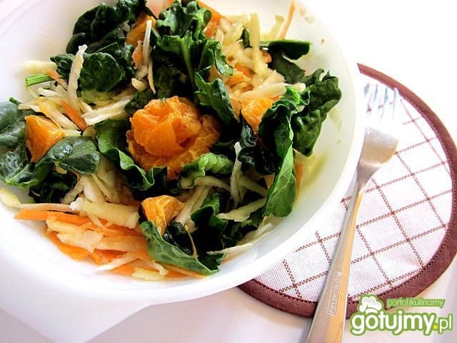 Sałatka mieszana ze świeżym szpinakiem Sałatka mieszana ze świeżym szpinakiem