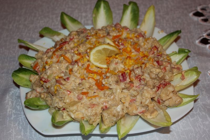 Sałatka na listkach cykorii 