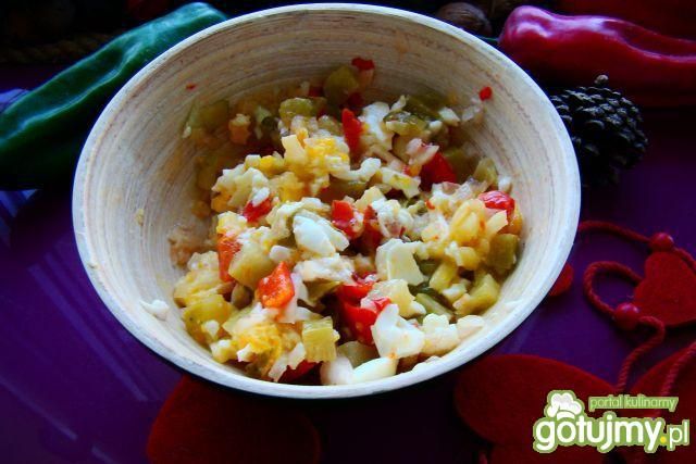 Sałatka na śniadanie z jajkiem 