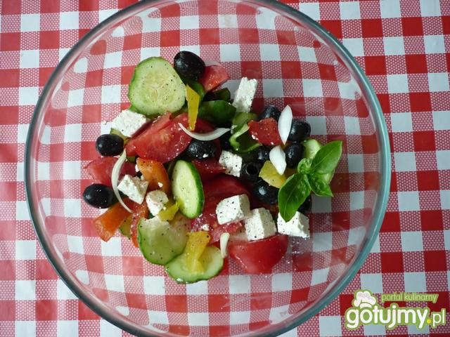 Sałatka na sposób grecki  Sałatka na sposób grecki