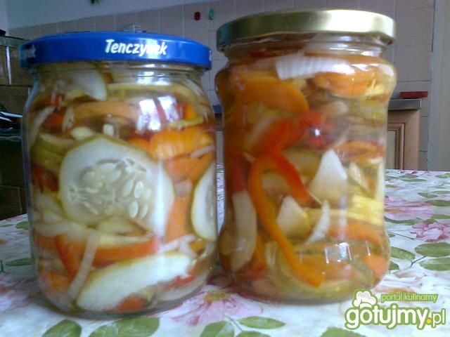 Sałatka na zimę z cukinią