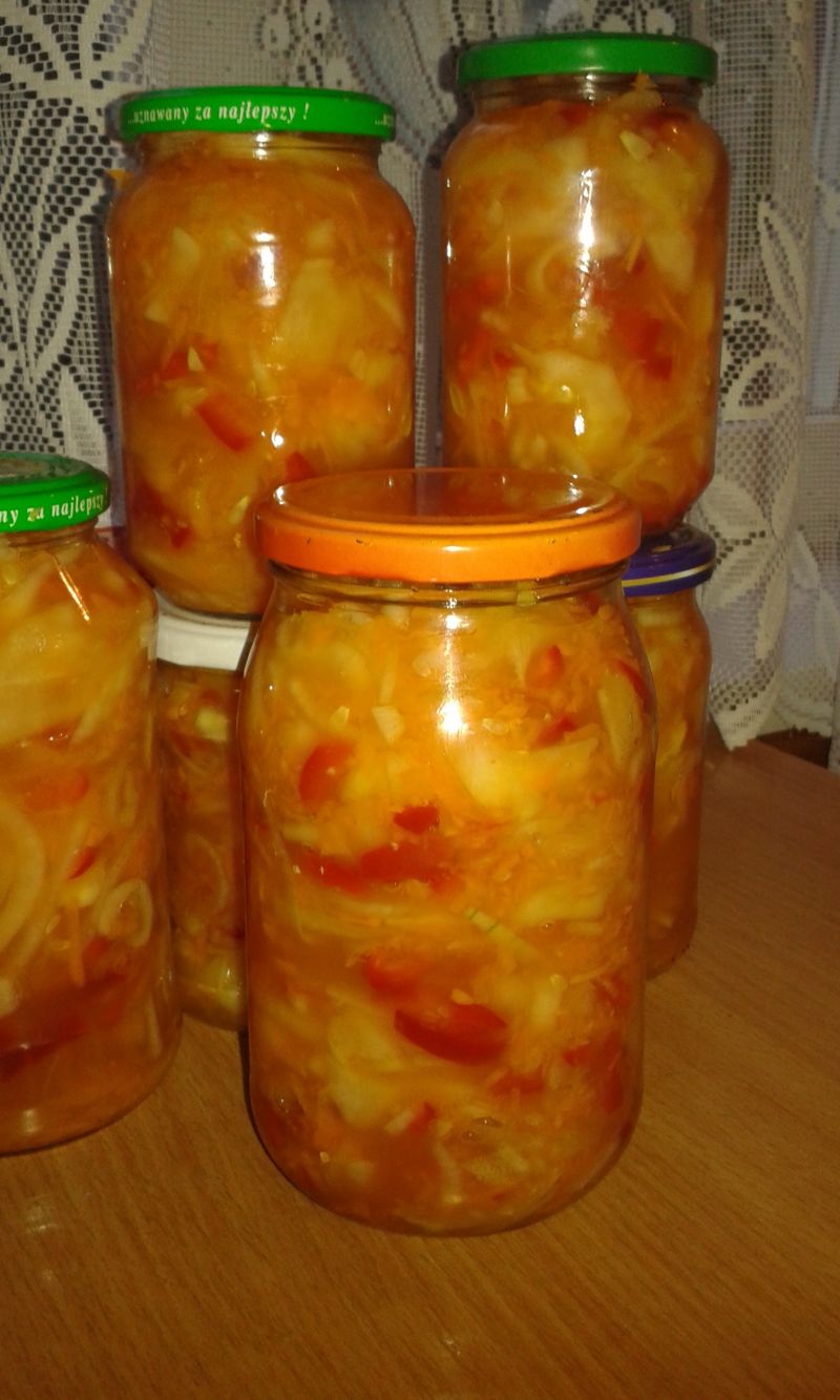 Sałatka na zimę z cukinii,ogórków,papryki .... Sałatka na zimę z cukinii,ogórków,papryki ....