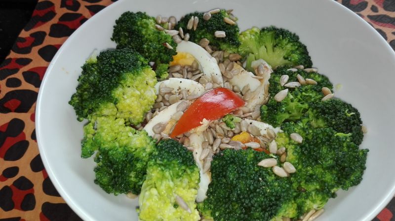 Sałatka nr 2 - brokułowa - dieta 1200 kalorii Sałatka nr 2 - brokułowa - dieta 1200 kalorii