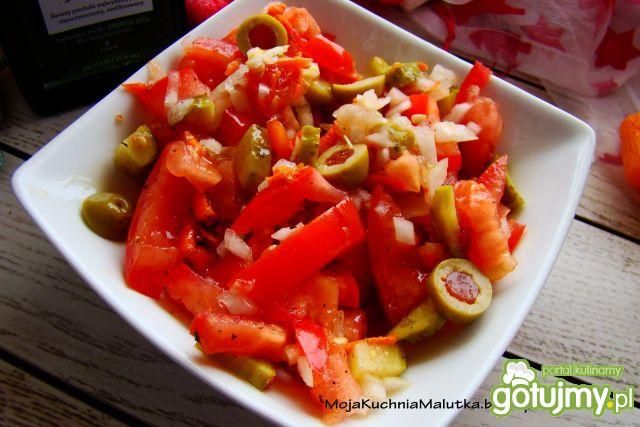 Sałatka obiadowa czerwona z chrzanem 