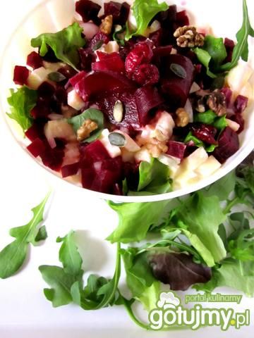 Sałatka obiadowa z buraczków
