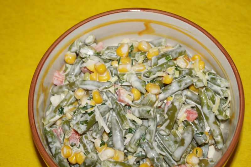 Sałatka obiadowa z fasolką