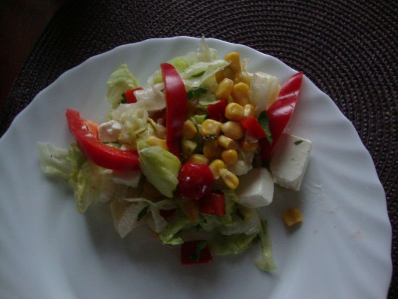 Sałatka obiadowa z fetą (lub mozarellą)