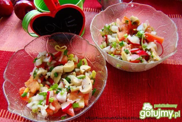 Sałatka obiadowa z pieczarkami 