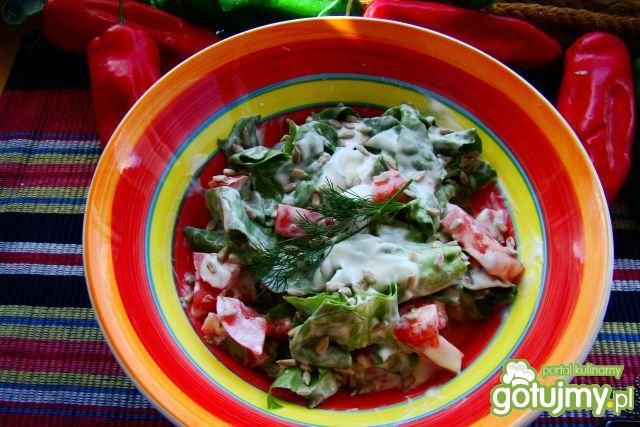 Sałatka obiadowa z słonecznikiem  Sałatka obiadowa z słonecznikiem