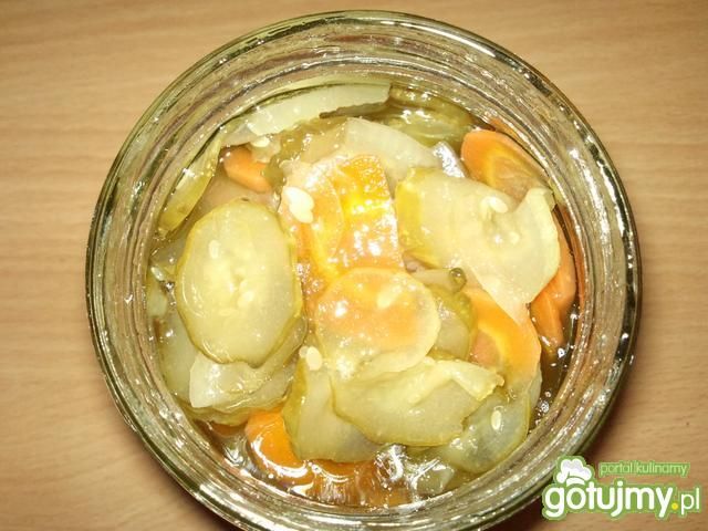 Sałatka ogórkowa z marchewką