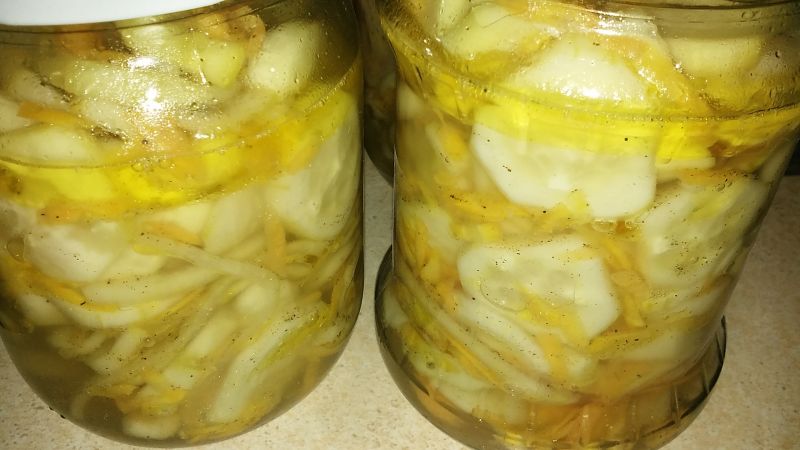 Salatka ogórkowa z marchewką na zimę Salatka ogórkowa z marchewką na zimę