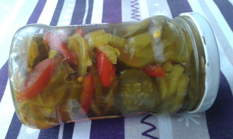 Sałatka ogórkowa z papryką