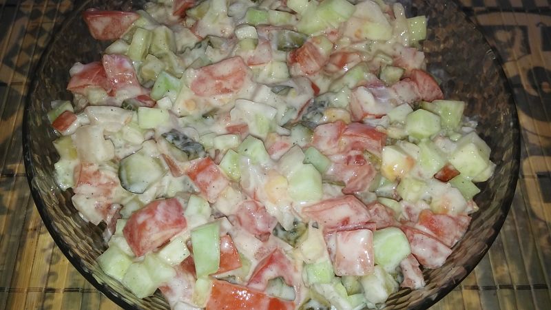 Sałatka ogórkowa z pomidorem