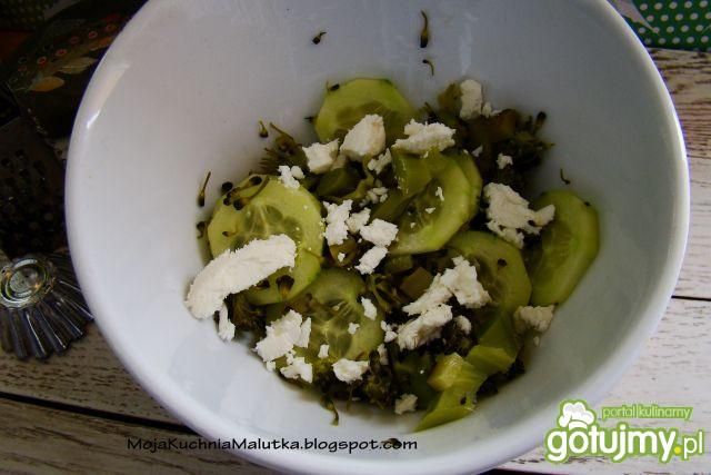 Sałatka ogórkowo - brokułowa