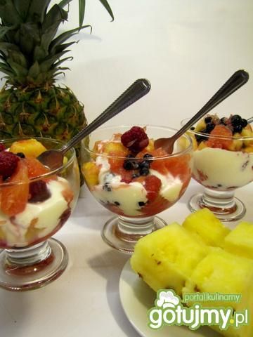 Sałatka owocowa z bitą śmietaną 3