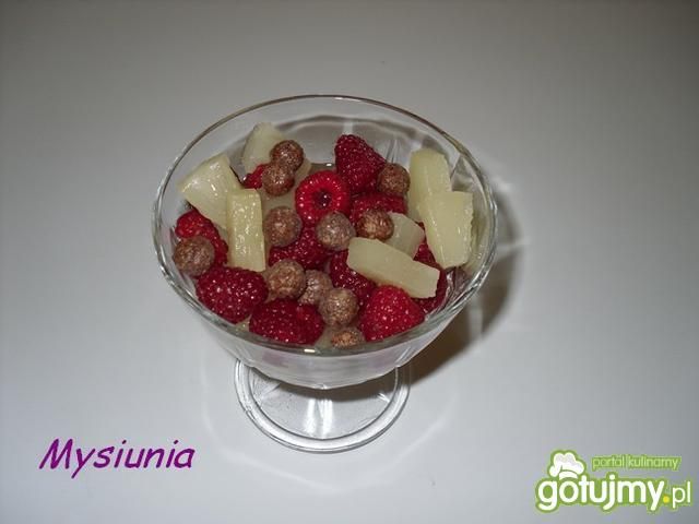 Sałatka owocowa z chrupkami
