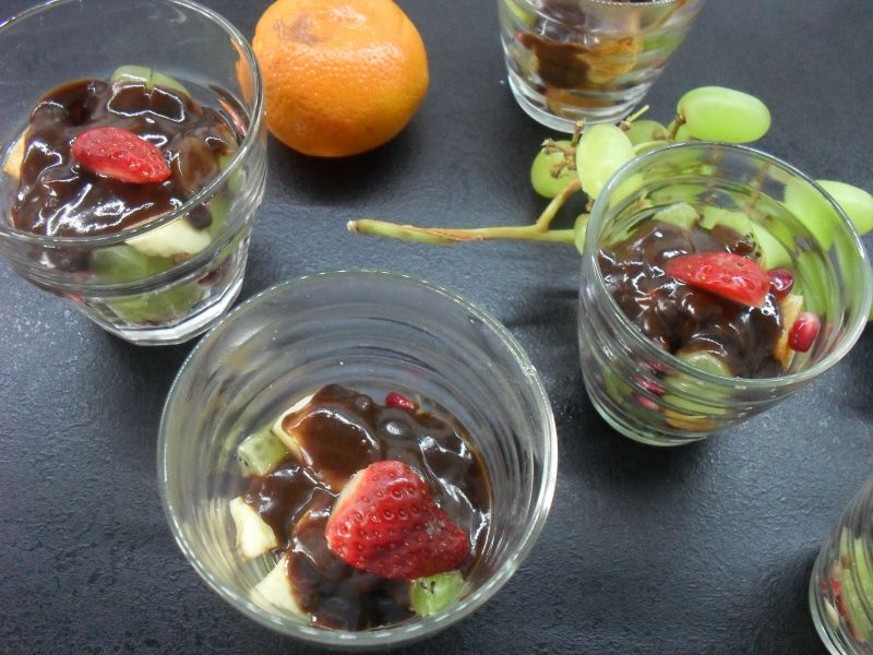 Sałatka owocowa z czekoladą 