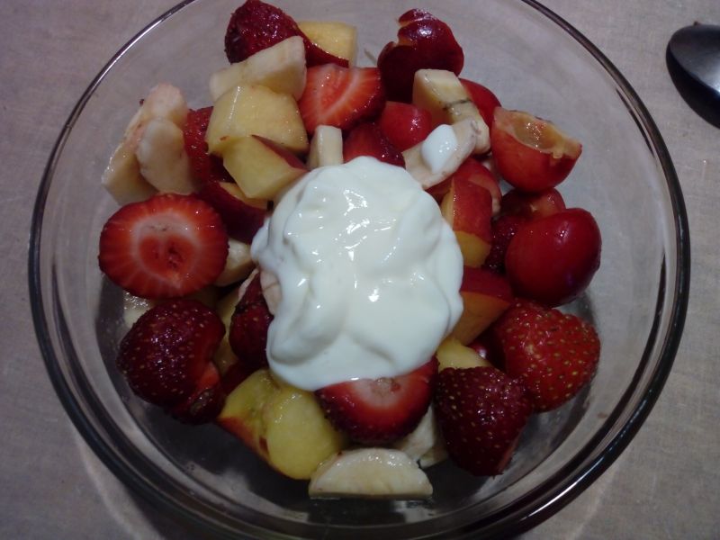 Sałatka owocowa z czereśniami