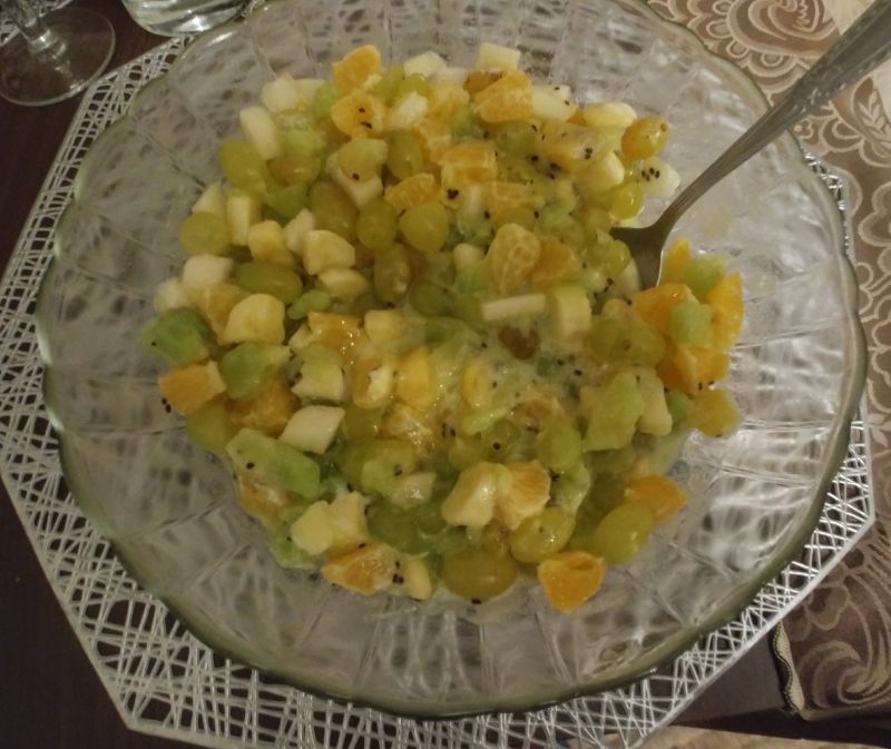 Sałatka owocowa z jogurtem naturalnym Sałatka owocowa z jogurtem naturalnym