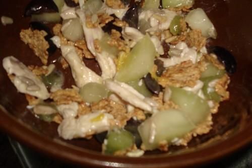 Sałatka owocowa z kurczakiem Sałatka owocowa z kurczakiem