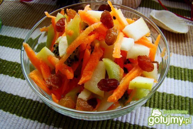 Sałatka owocowa z marchewką 