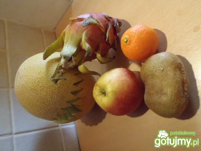 Sałatka owocowa z melonem i pitahaya