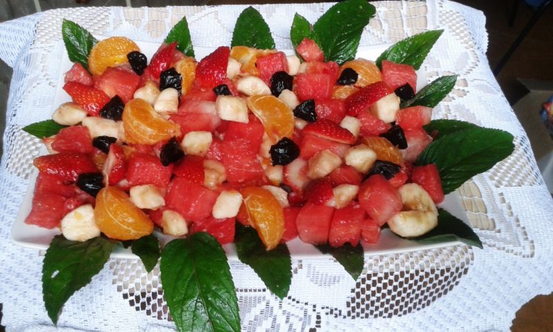 Sałatka owocowa z miętą