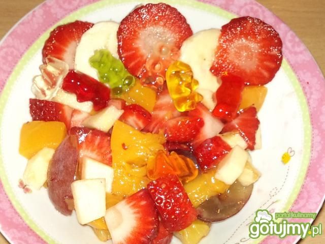 Sałatka owocowa z misiami