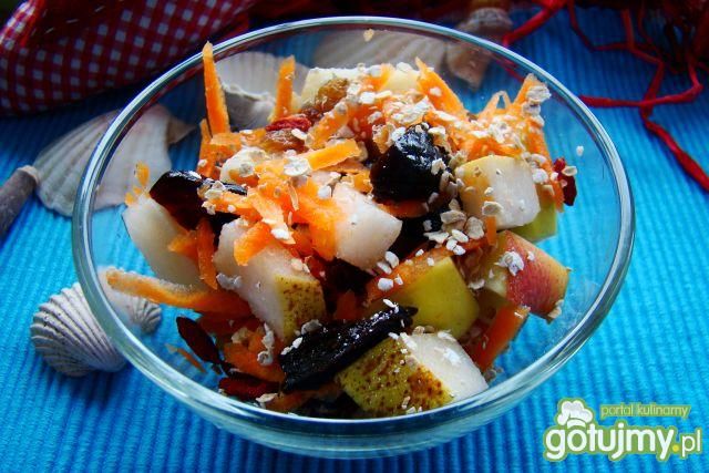Sałatka owocowa z otrębami żytnimi  Sałatka owocowa z otrębami żytnimi