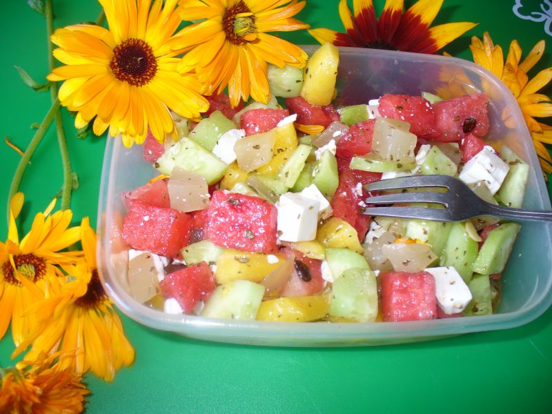 Sałatka owocowa z serem feta Sałatka owocowa z serem feta