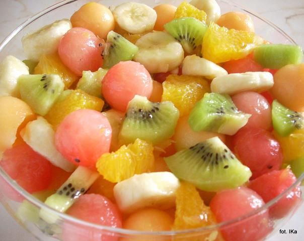 Sałatka owocowa z winem  Sałatka owocowa z winem