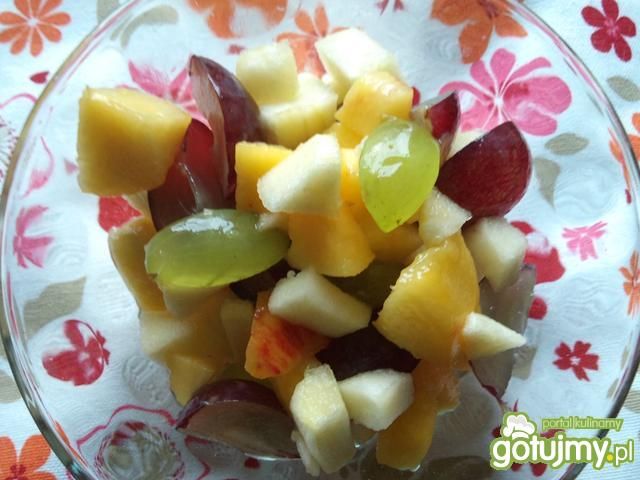 Sałatka owocowa z winogronami Sałatka owocowa z winogronami