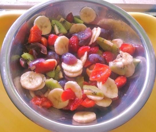 Sałatka owocowy mix smaków Sałatka owocowy mix smaków