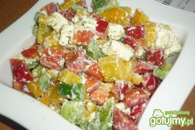 Sałatka paprykowa z fetą Sałatka paprykowa z fetą