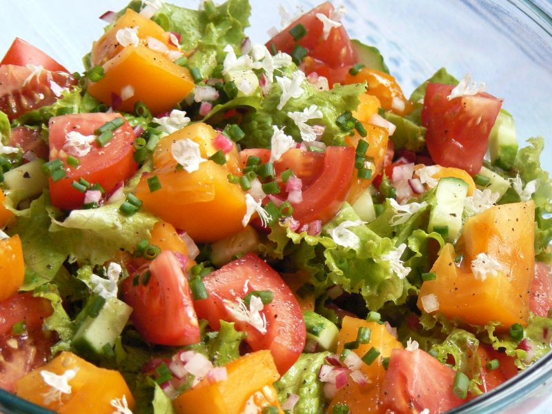 Sałatka pełna kolorów i aromatów