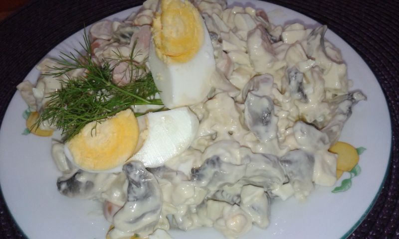 Sałatka pieczarkowa z dodatkami Sałatka pieczarkowa z dodatkami