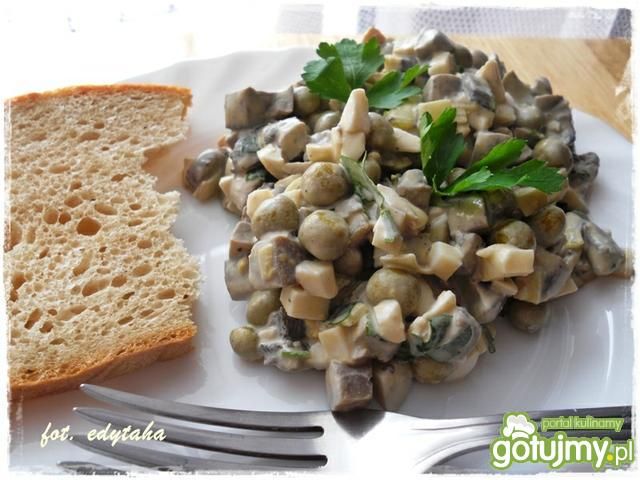 Sałatka pieczarkowa z natką Sałatka pieczarkowa z natką