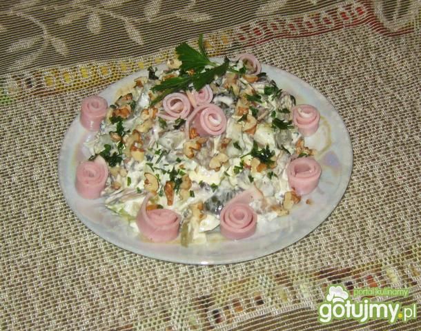 Sałatka pieczarkowa z orzechami