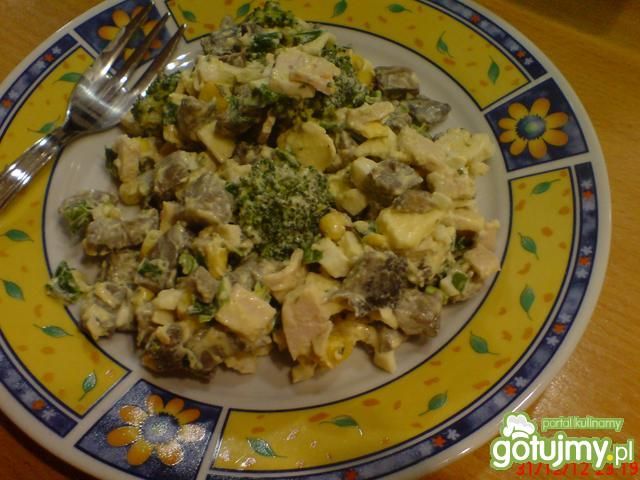 Sałatka pieczarkowa z serem żółtym Sałatka pieczarkowa z serem żółtym