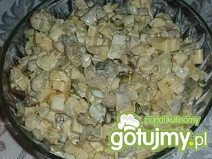 Sałatka pieczarkowa z żółtym serem Sałatka pieczarkowa z żółtym serem