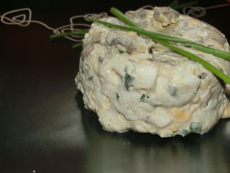 Sałatka pieczarkowo-jajeczna Sałatka pieczarkowo-jajeczna
