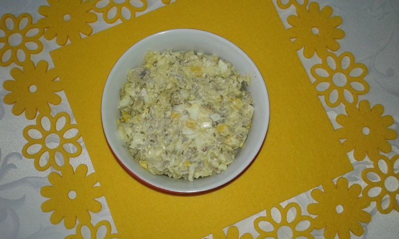 Sałatka pieczarkowo - jajeczna z makaronem ryżowym