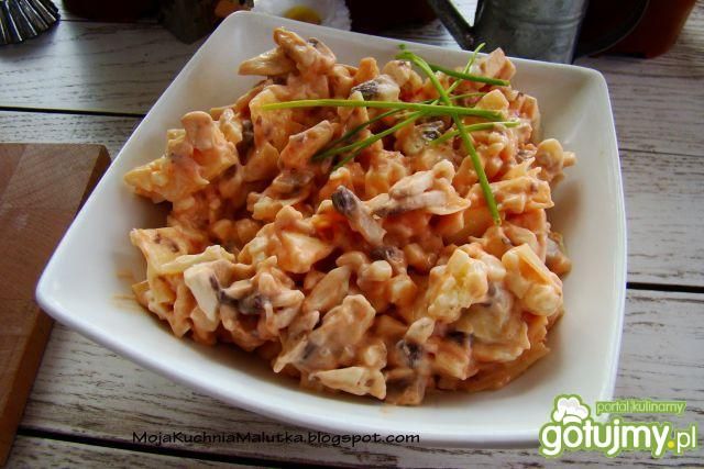 Sałatka pieczarkowo serowa z szynką  Sałatka pieczarkowo serowa z szynką