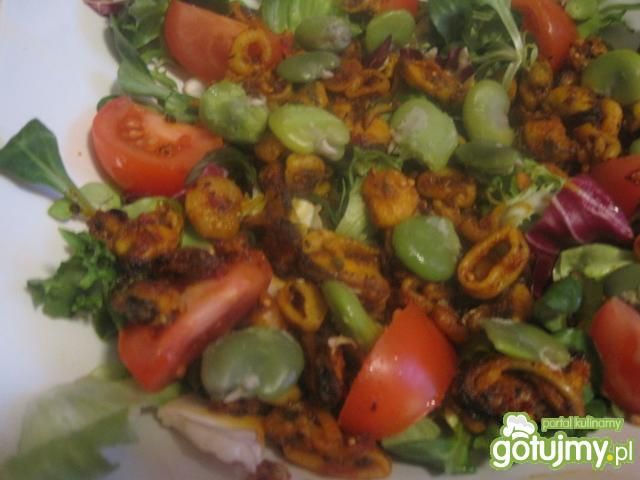 Sałatka - pikantne owoce morza z bobem Sałatka - pikantne owoce morza z bobem