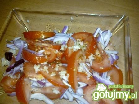 Sałatka pomidorowa z cebulą Sałatka pomidorowa z cebulą