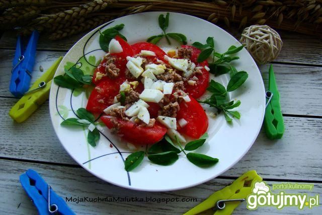 Sałatka pomidorowa z tuńczykiem 