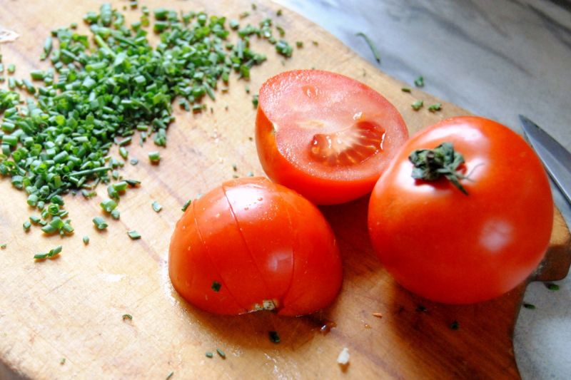 Sałatka pomidorowo - brokułowa